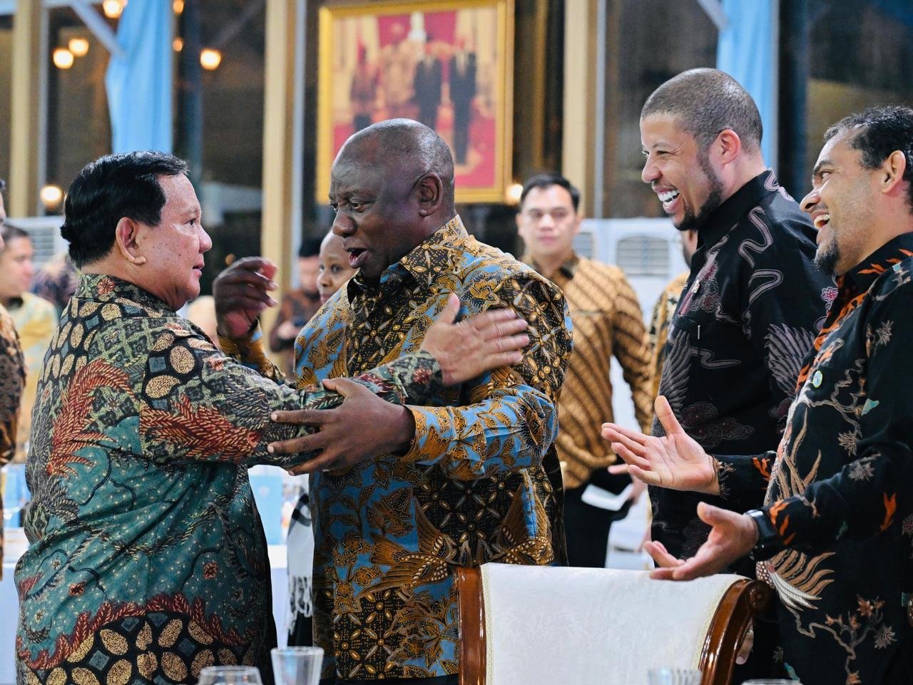 Presiden Prabowo Jamu Presiden Ramaphosa, Batik Jadi Sorotan di Meja Diplomasi Presiden Prabowo Jamu Presiden Ramaphosa, Batik Jadi Sorotan di Meja Diplomasi