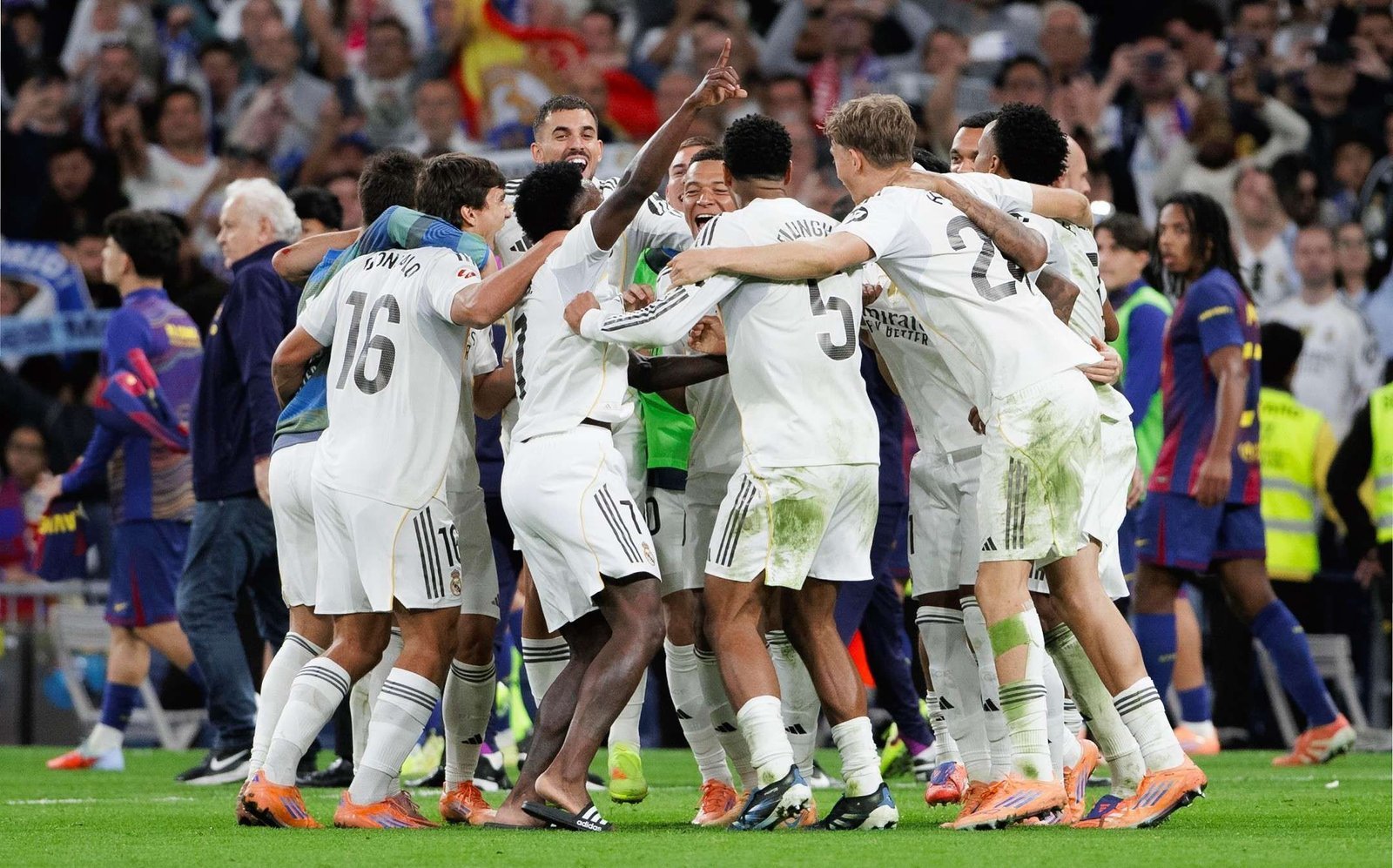 El Clasico: Real Madrid Tekuk Barcelona 2-1 di Bernabeu