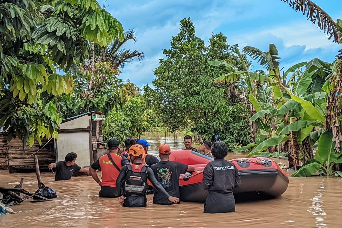 Lima Warga Tewas Akibat Banjir di Lubuk Minturun Padang, Tim SAR Bergerak Cepat