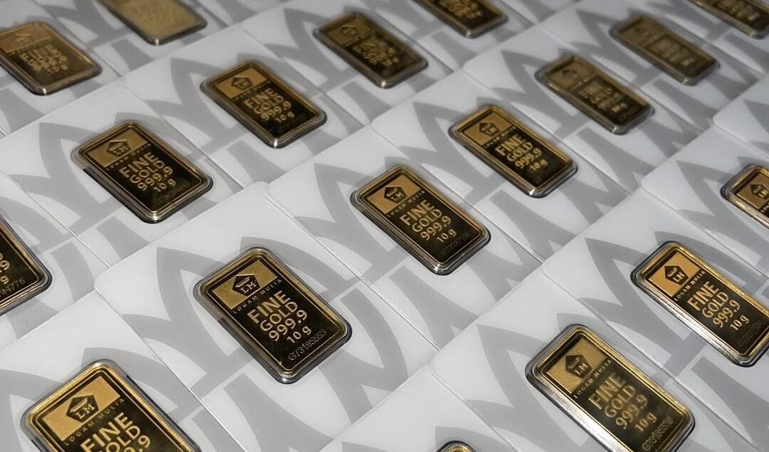 Harga Emas Antam Hari Ini Turun Rp13.000 per Gram