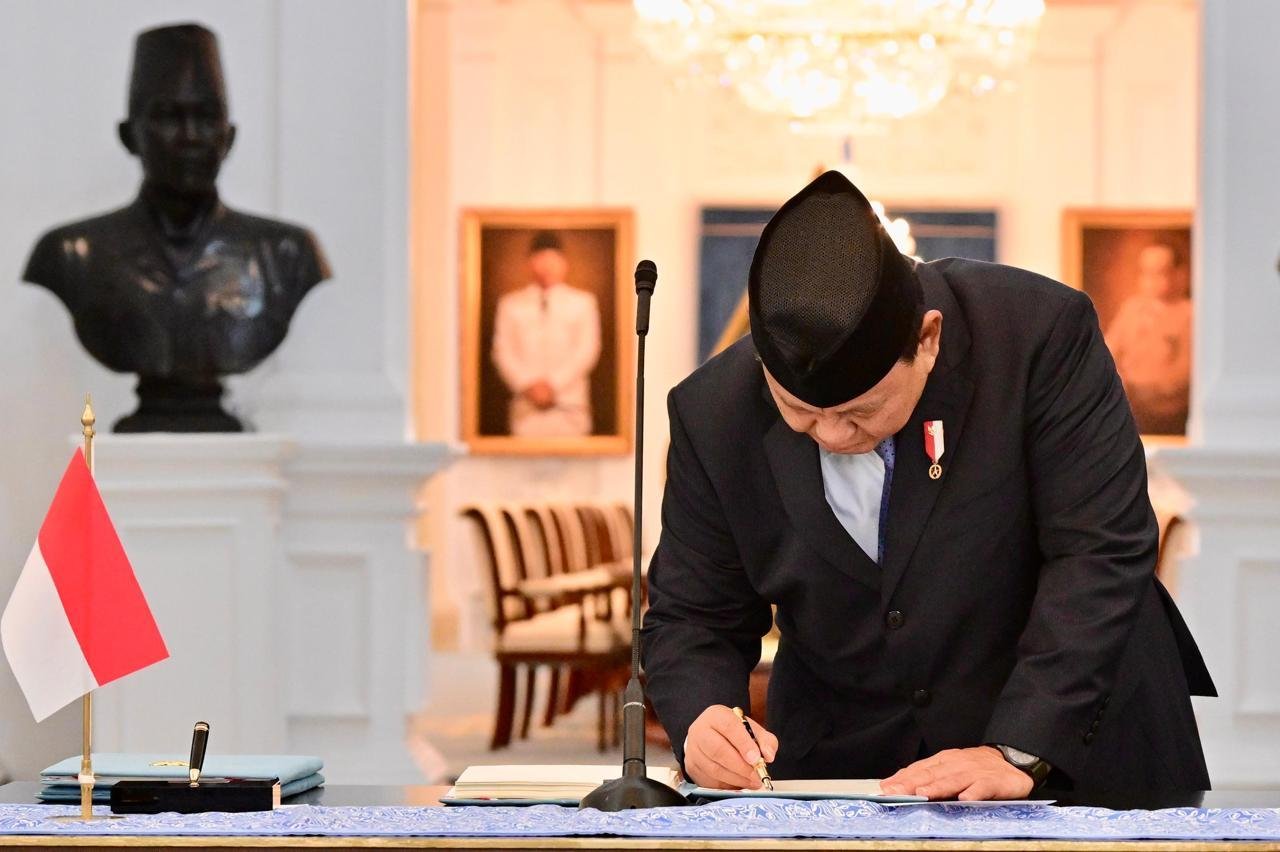 Prabowo Subianto Tandatangani Regulasi Kenaikan Upah Minimum