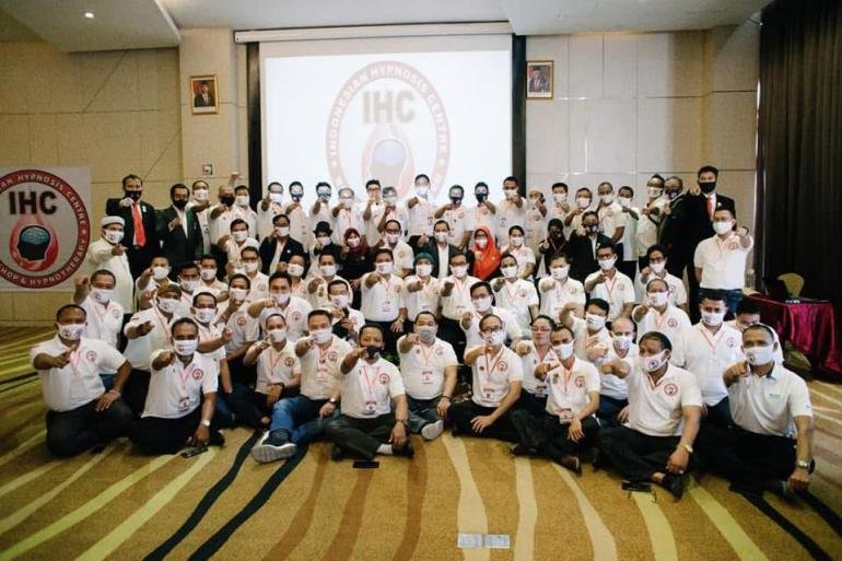IHC Berikan Layanan Hipnoterapi Gratis untuk Relawan di Sumatra