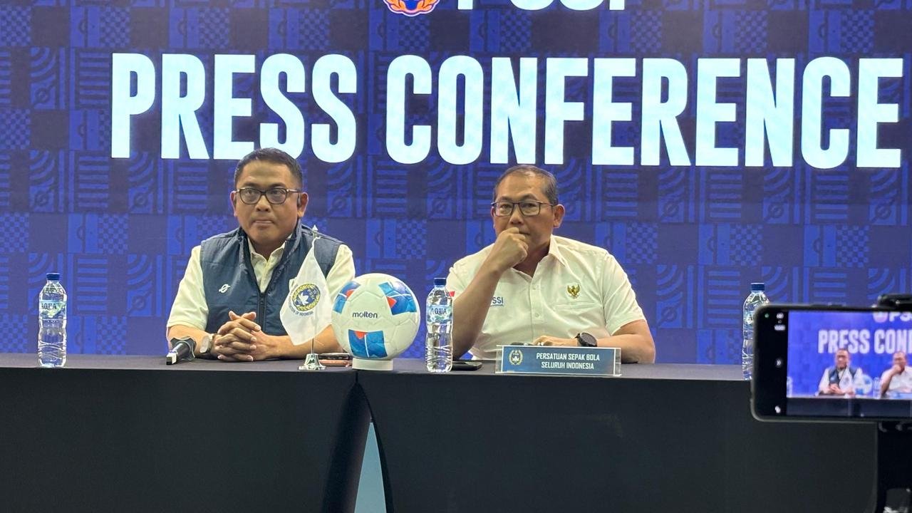 Herdman dan Van Bronckhorst Dikabarkan Jadi Calon Pelatih Timnas Indonesia