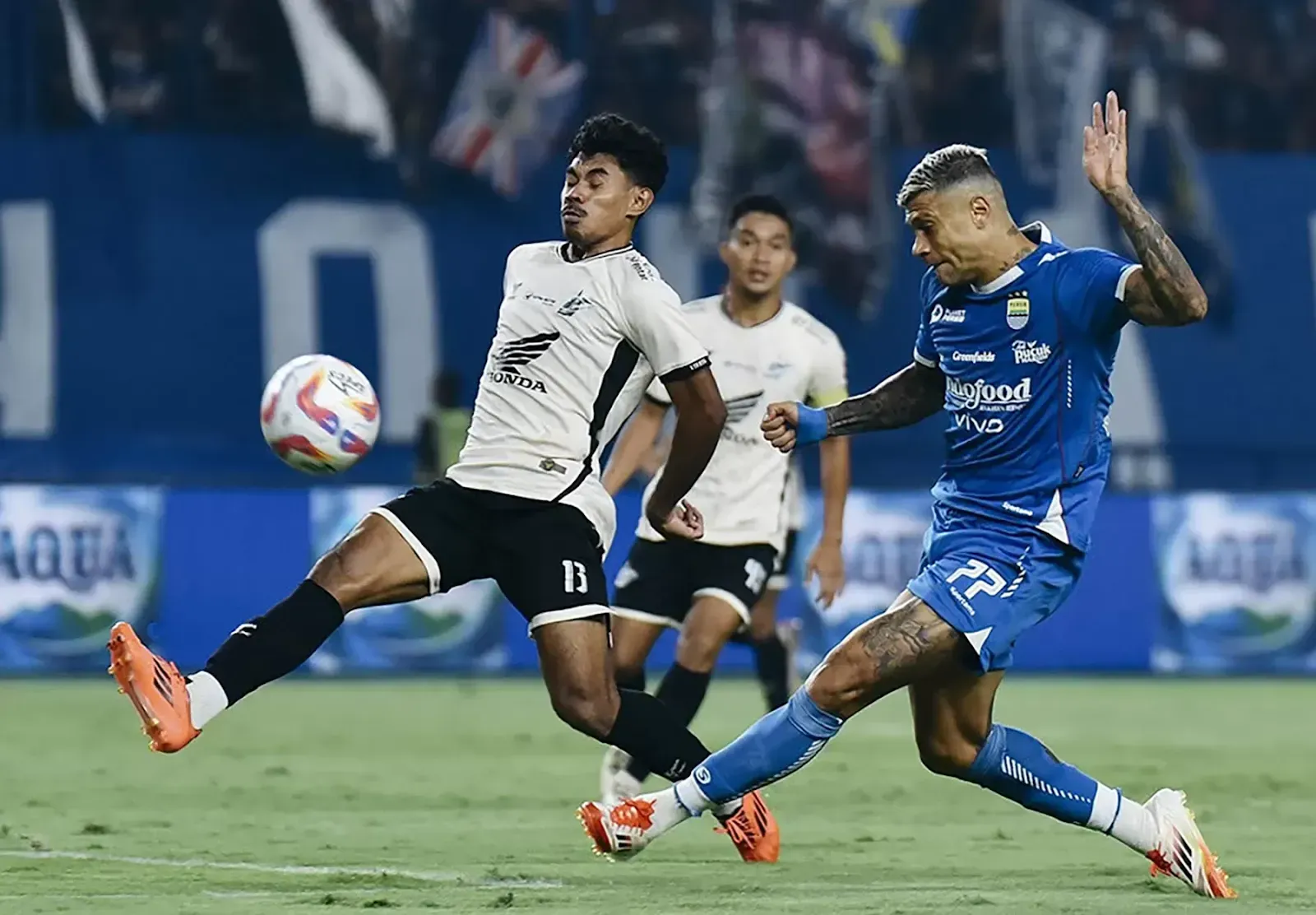 Skor Akhir Persib vs PSM: Gol Tunggal Bawa Maung Bandung ke Puncak Klasemen