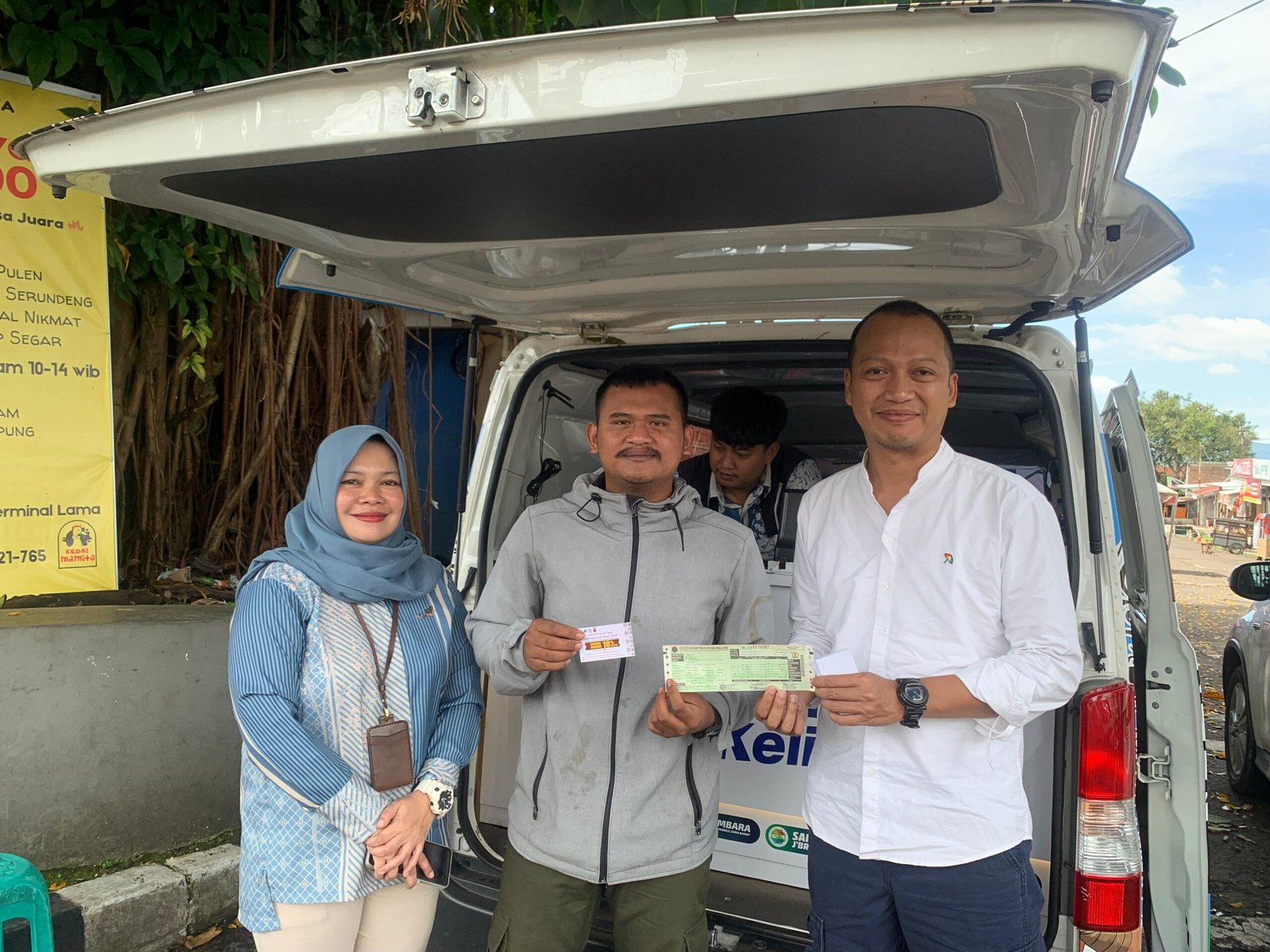 Apresiasi Taat Pajak, Tim Pembina Samsat Kota Sukabumi Bagikan Voucher Merchant