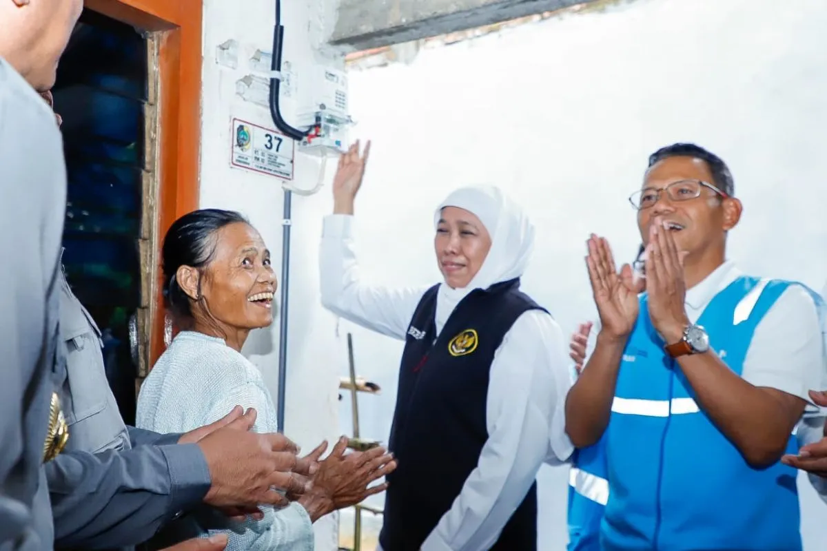 Khofifah Beri Listrik Gratis untuk 3.400 Rumah Tangga Miskin di Jawa Timur
