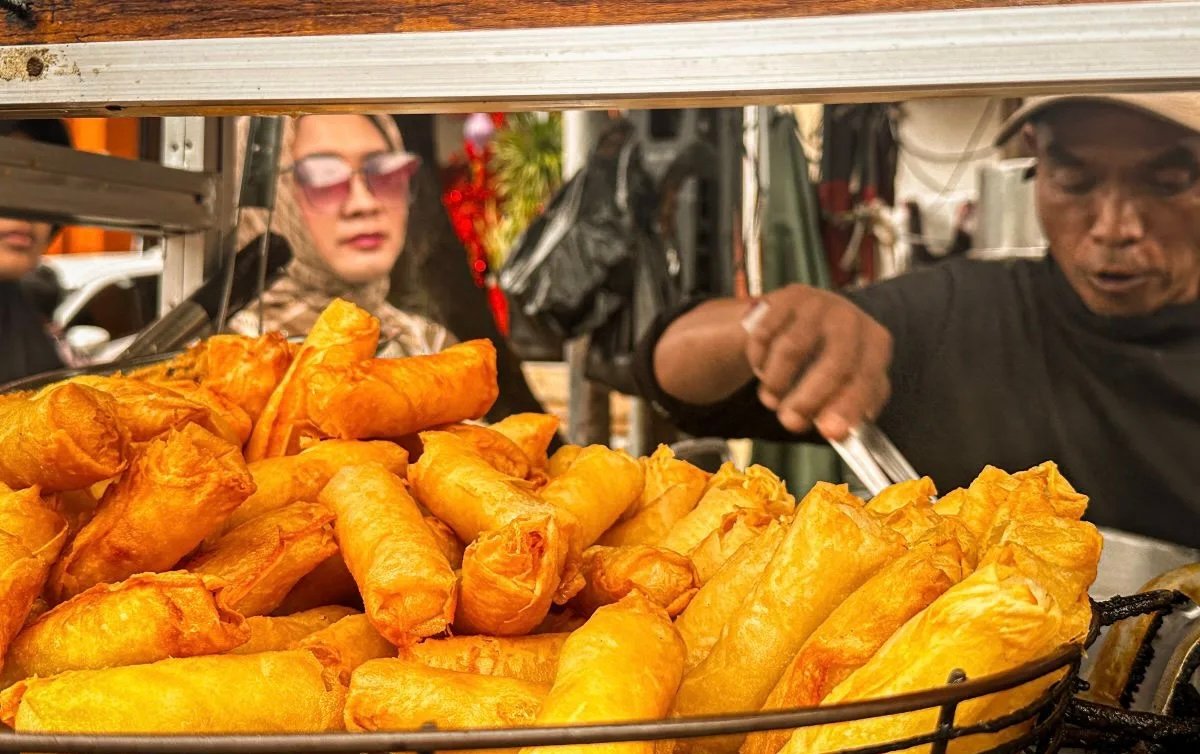 Berburu Takjil di Jalan Sabang: Dari Kue Legendaris Hingga Seduhan Rempah yang Hangat