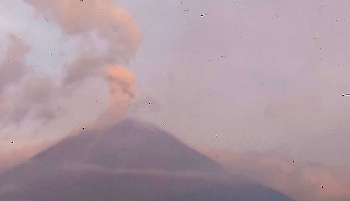 Gunung Semeru Erupsi 7 Kali Hari Ini, Tinggi Abu Vulkanik Capai 1 Kilometer
