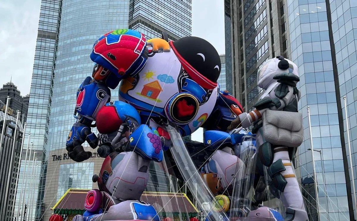 Film Pelangi di Mars Sapa Publik Lewat Aksi Balon Raksasa di Jakarta