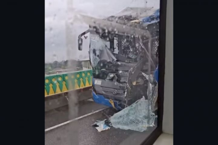 Adu Banteng Bus TransJakarta di Koridor 13, Pramono Anung Segera Panggil Pengelola