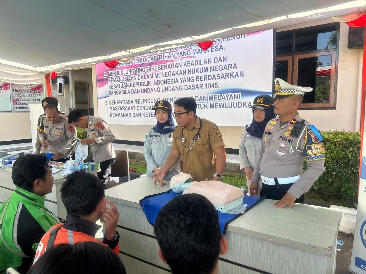 Tingkatkan Kesiapsiagaan di Jalan, Jasa Raharja Sukabumi dengan Polres Sukabumi Gelar Pengobatan Gratis dan Sosialisasi PPGD