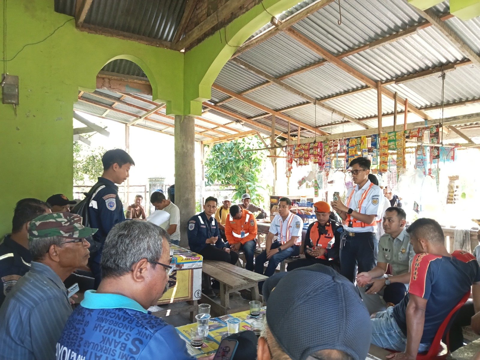 Tutup Perlintasan Sebidang Liar di Kampung Jua, Jasa Raharja Sumbar Bersama Stakeholder Perkuat Upaya Pencegahan Kecelakaan