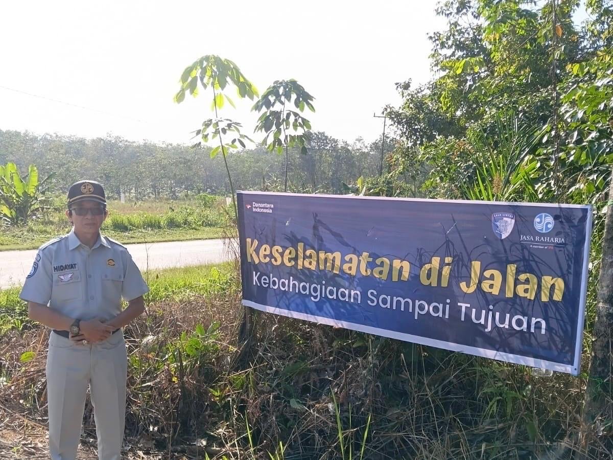 Jasa Raharja Cabang Sintang Pasang Spanduk Himbauan Keselamatan dalam Rangka Siaga Lebaran Idul Fitri 2026