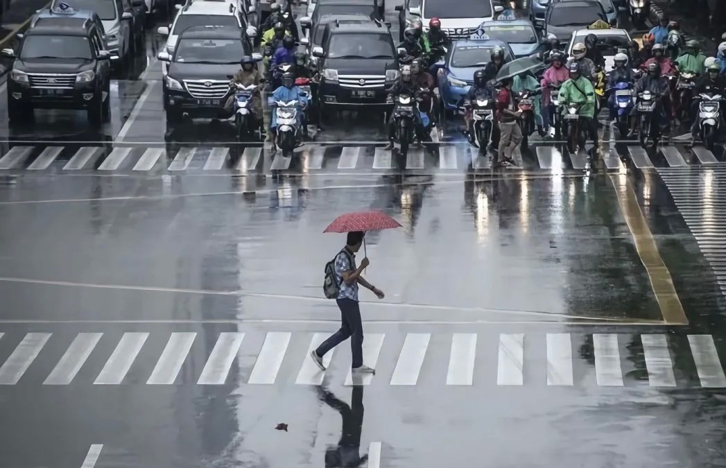 BMKG Prakirakan Hujan Merata Guyur Seluruh Wilayah Jakarta Jumat Siang