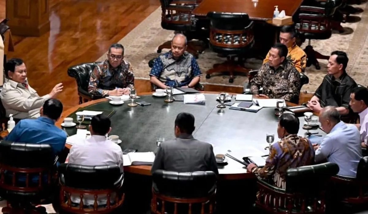 Presiden Prabowo Pimpin Lima Rapat Terbatas di Hambalang