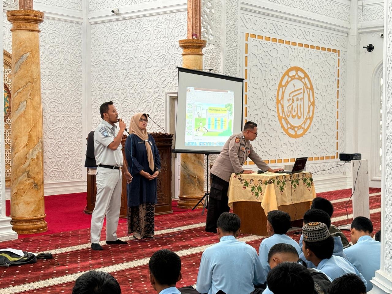 Jasa Raharja Sumatera Barat Bersama Samsat Arosuka Edukasi Pelajar SMKN 1 Gunung Talang tentang Keselamatan Lalu Lintas