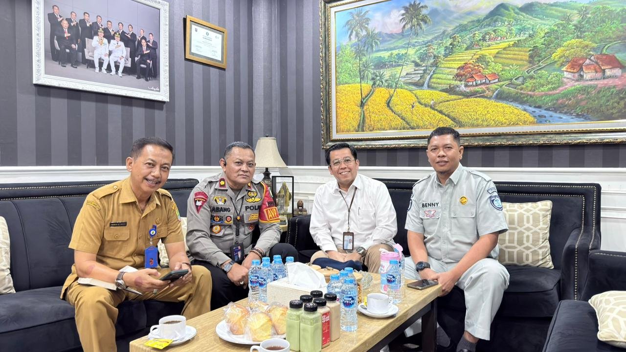 Dorong Kepatuhan Pajak, Tim Pembina Samsat Koordinasi dengan Bupati Karawang