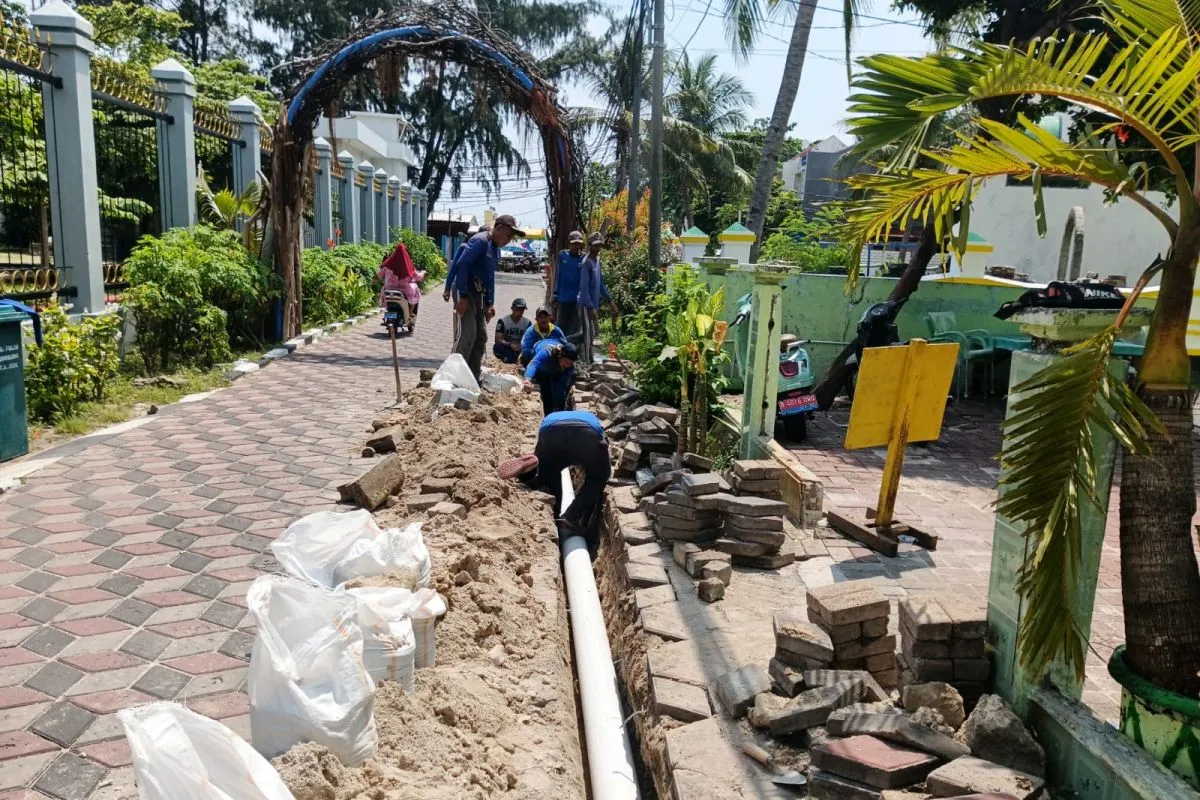 Gerak Cepat Pemkab Benahi Drainase Pulau Panggang Demi Cegah Genangan Air