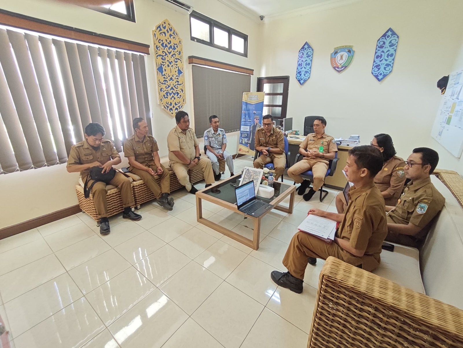 Sinergi Tingkatkan Kepatuhan PKB, Tim Samsat Malinau Lakukan Koordinasi ke Kantor Bupati Malinau