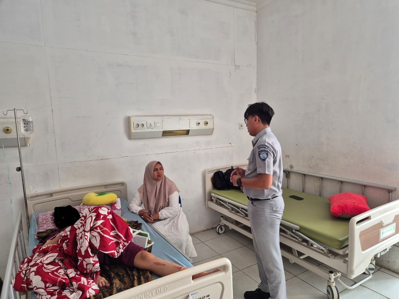 Jasa Raharja Sumbar Melalui Cabang Solok Pastikan Kepastian Jaminan Korban Kecelakaan Melalui Kunjungan Langsung ke Rumah Sakit