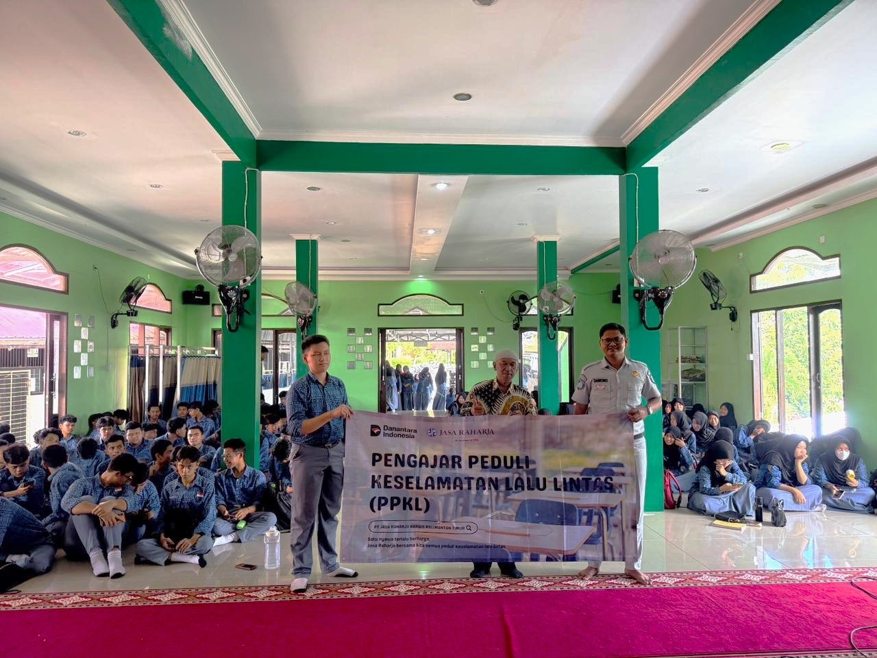 Tekan Risiko Kecelakaan Lalu Lintas Pelajar, PT Jasa Raharja Kanwil Kalimantan Timur Perkuat Peran Guru Menjadi Agen Perubahan di SMAN 6 Balikpapan Tekan Risiko Kecelakaan Lalu Lintas Pelajar, PT Jasa Raharja Kanwil Kalimantan Timur Perkuat Peran Guru Menjadi Agen Perubahan di SMAN 6 Balikpapan