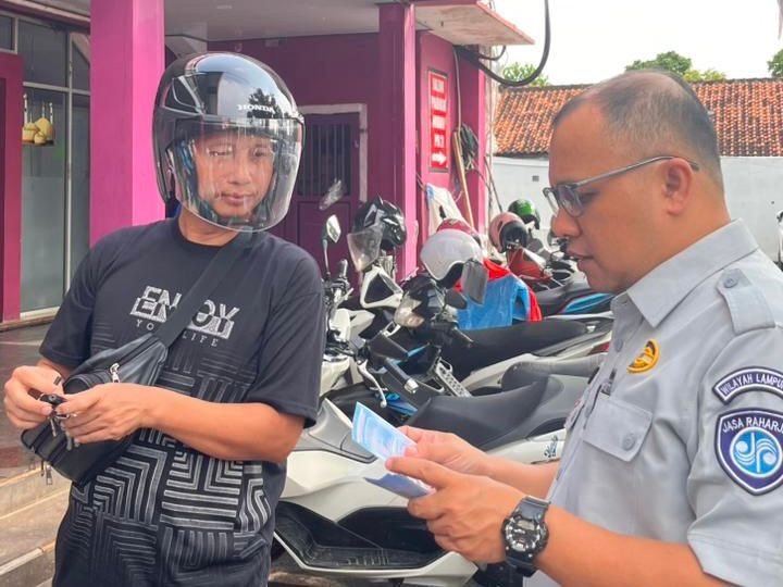 Dorong Kesadaran Wajib Pajak, Jasa Raharja Cabang Metro Pasang Addlips dan Gelar Glorifikasi Program Gebyar Samsat