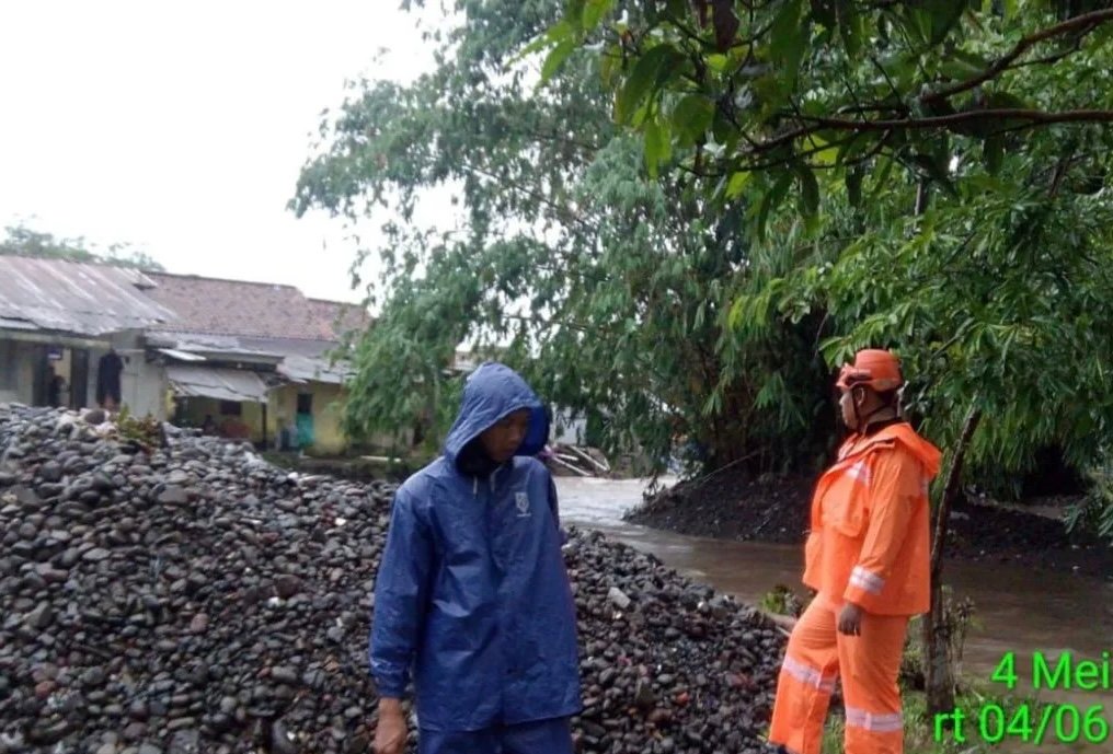 Waspada! Hujan Deras Sebabkan Banjir di Ciomas Bogor, 30 Rumah Terendam