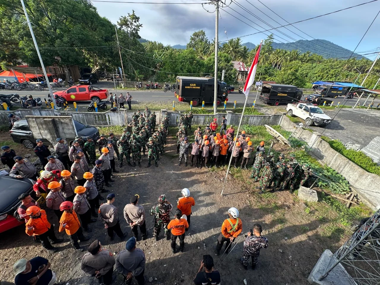 Berpacu dengan Erupsi, Tim SAR Cari 3 Pendaki yang Hilang di Gunung Dukono