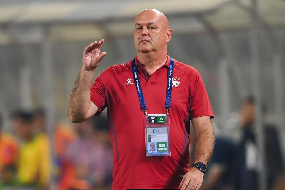Bojan Hodak Lepas Jabatan Pelatih Persib dan Pindah Posisi Baru