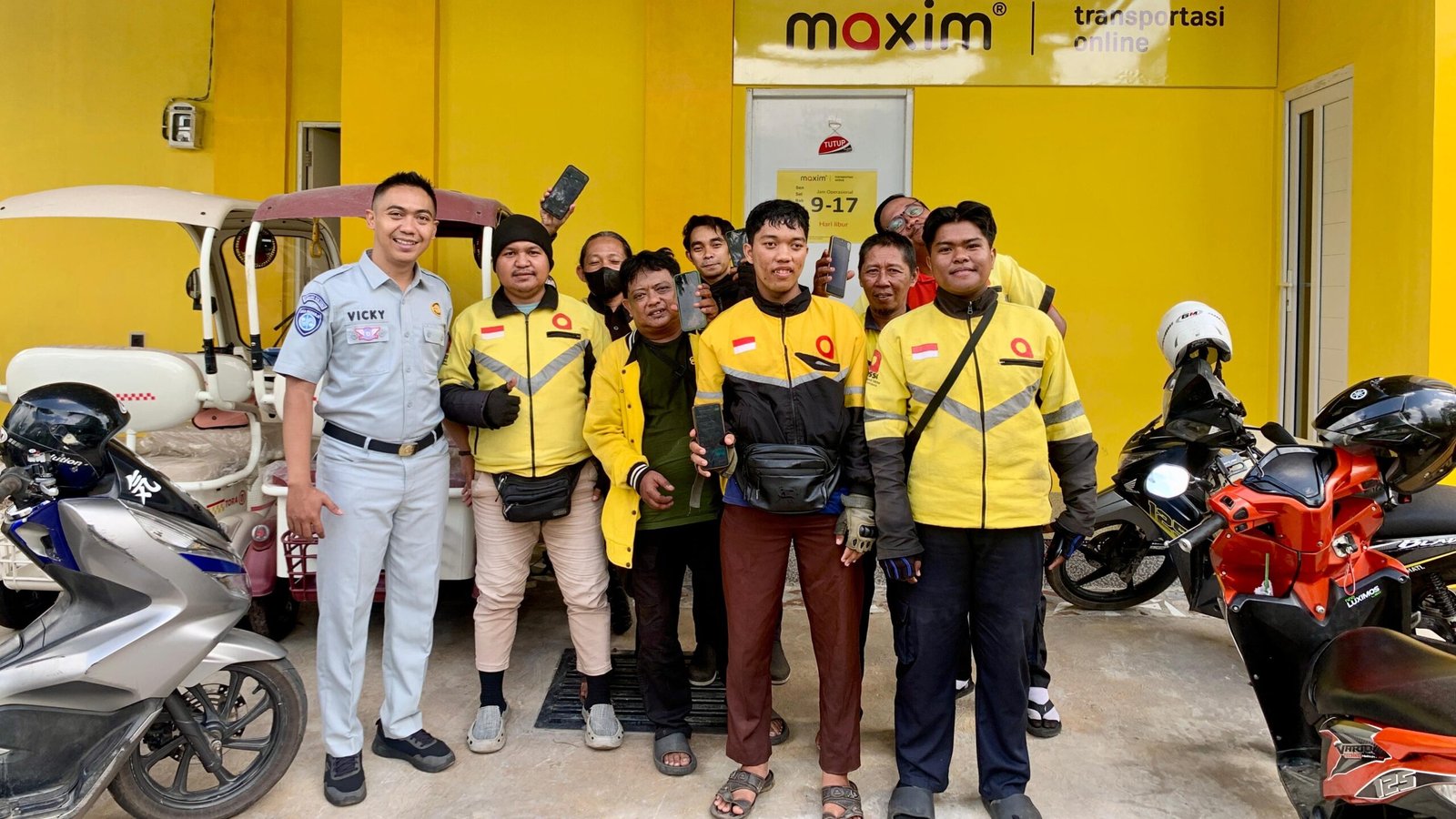 Jasa Raharja Kalteng Kenalkan Fitur Lapor Laka JRKu kepada Pengemudi Maxim di Sampit