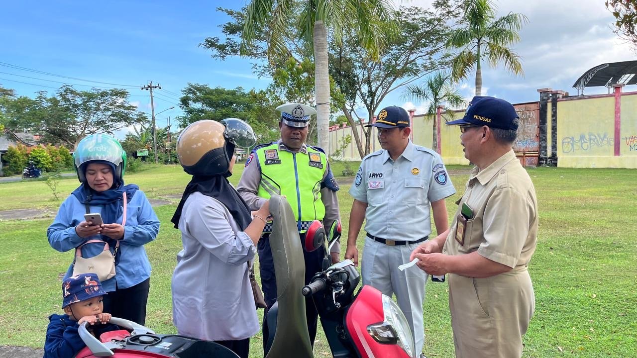 Bagikan Reward Doorprize Emas, Samsat Kulon Progo dan Satlantas Gelar Operasi Pajak Kendaraan