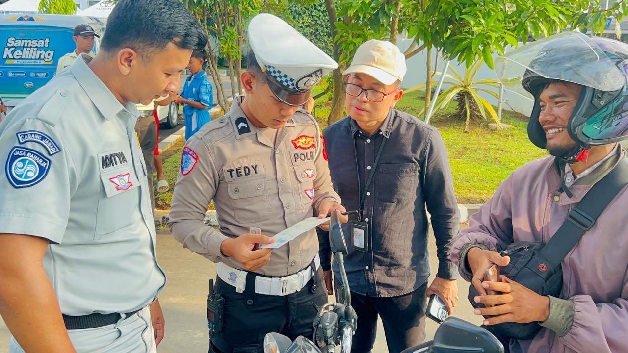 Tingkatkan Kesadaran Hukum, Tim Samsat Induk Haurgeulis Gelar Operasi Kepatuhan Pajak dan Siapkan Samsat Keliling