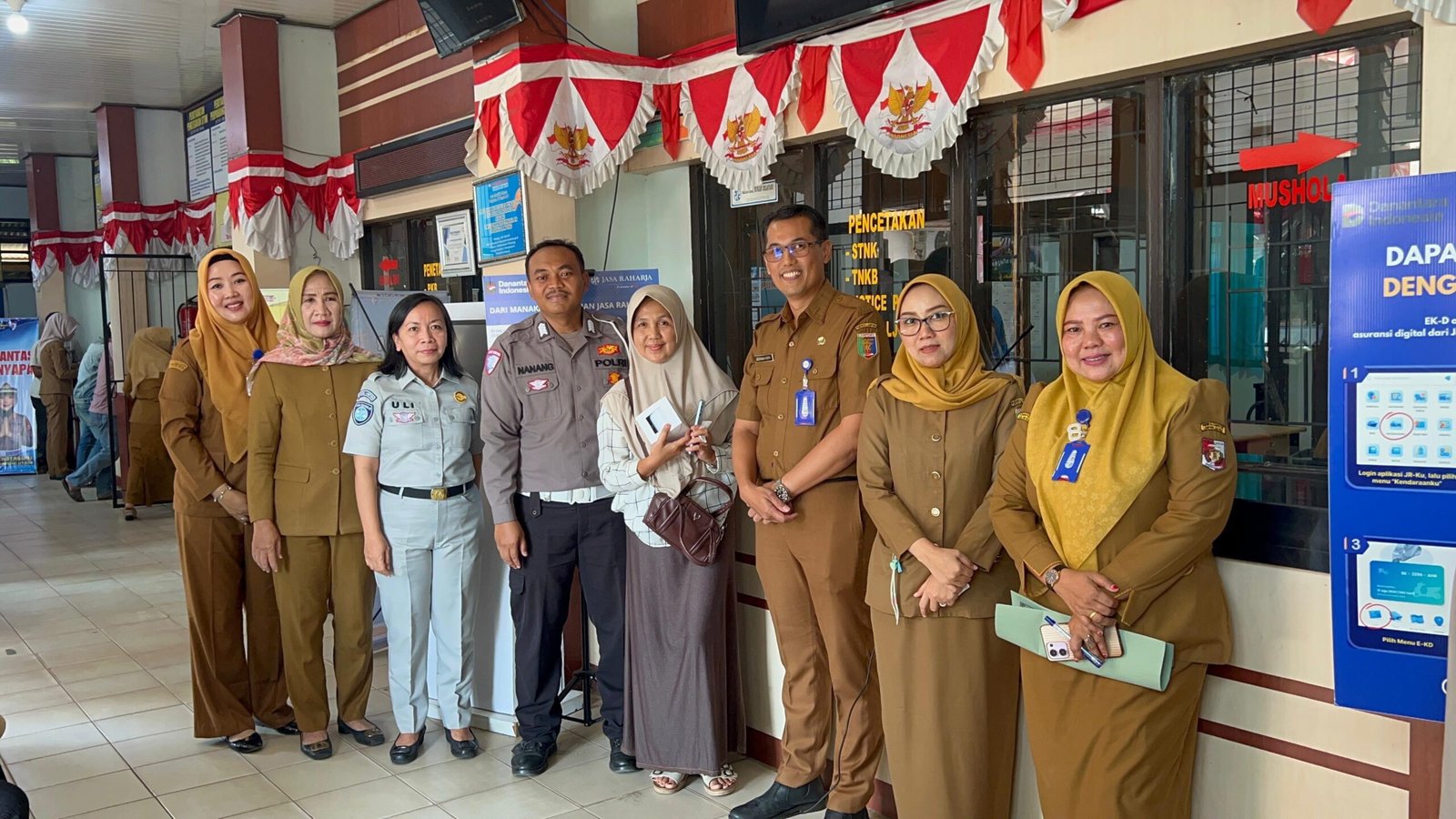 Sosialisasikan Keringanan Pajak, Tim Samsat Kotabumi Beri Apresiasi kepada Wajib Pajak Taat