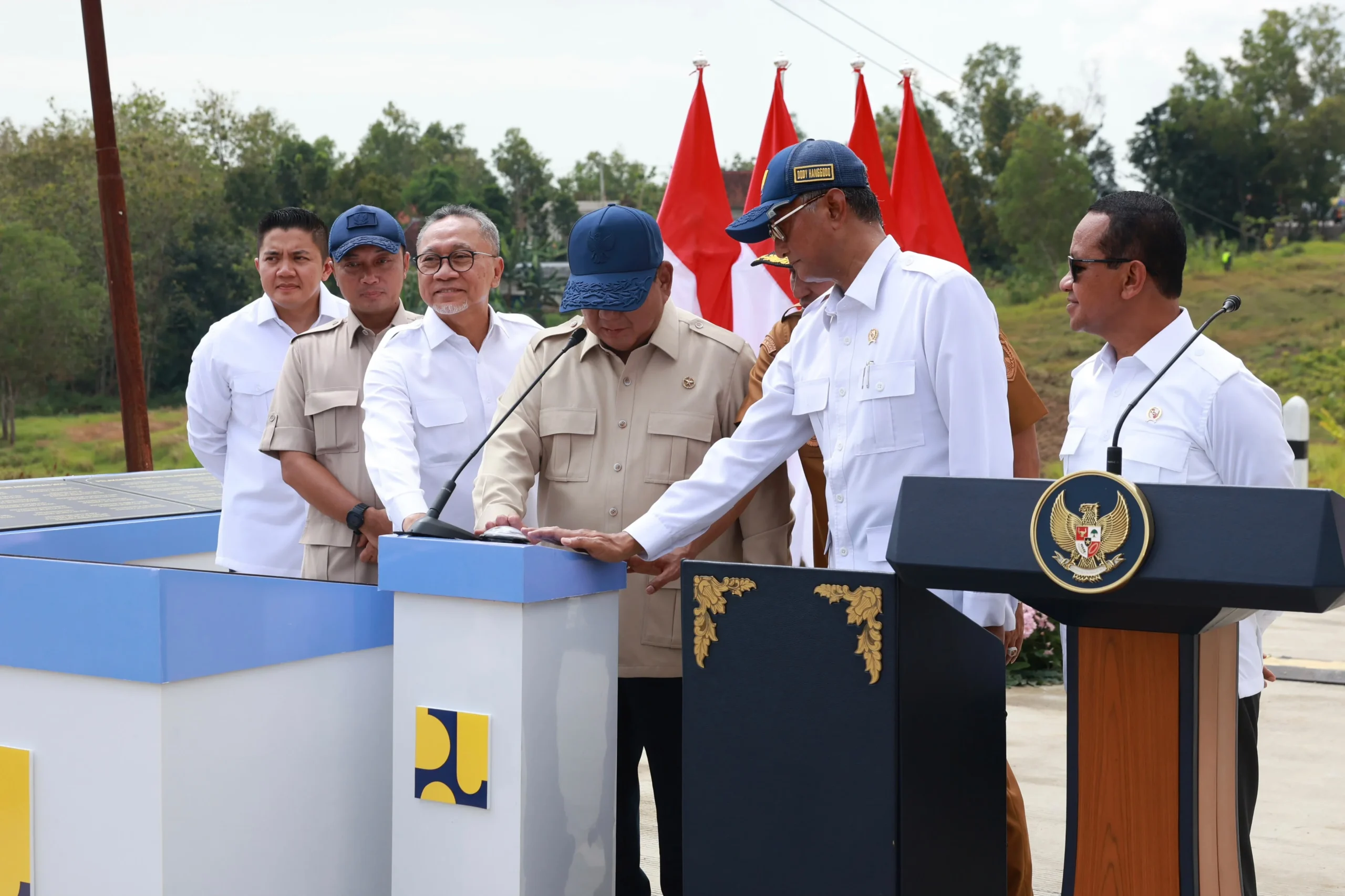 Presiden Resmikan Ribuan Kilometer Jalan Daerah, Target Efisiensi Logistik Tercapai