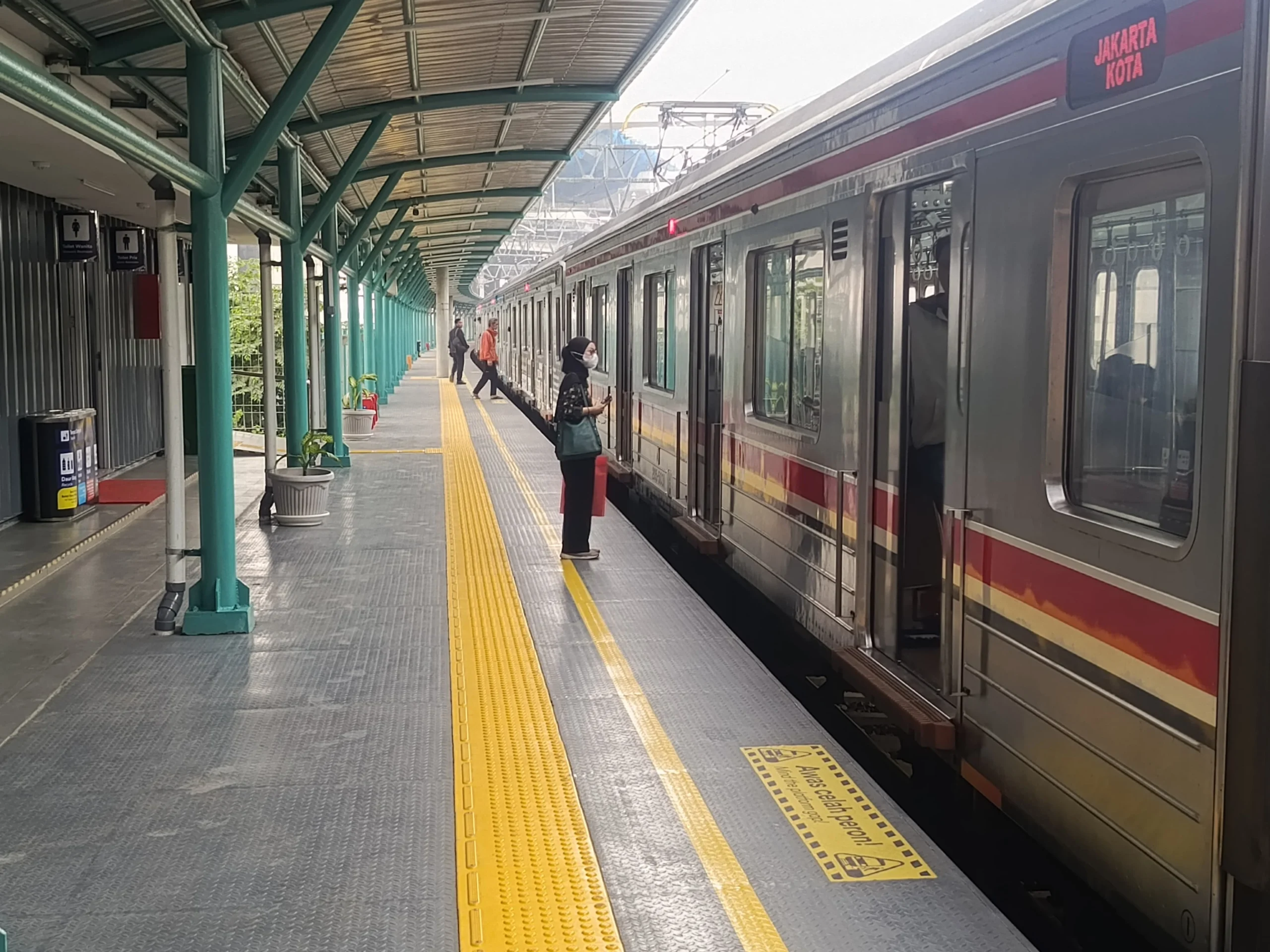 Baru Seminggu Beroperasi, Pengguna Commuter Line Stasiun JIS Naik 300 Persen