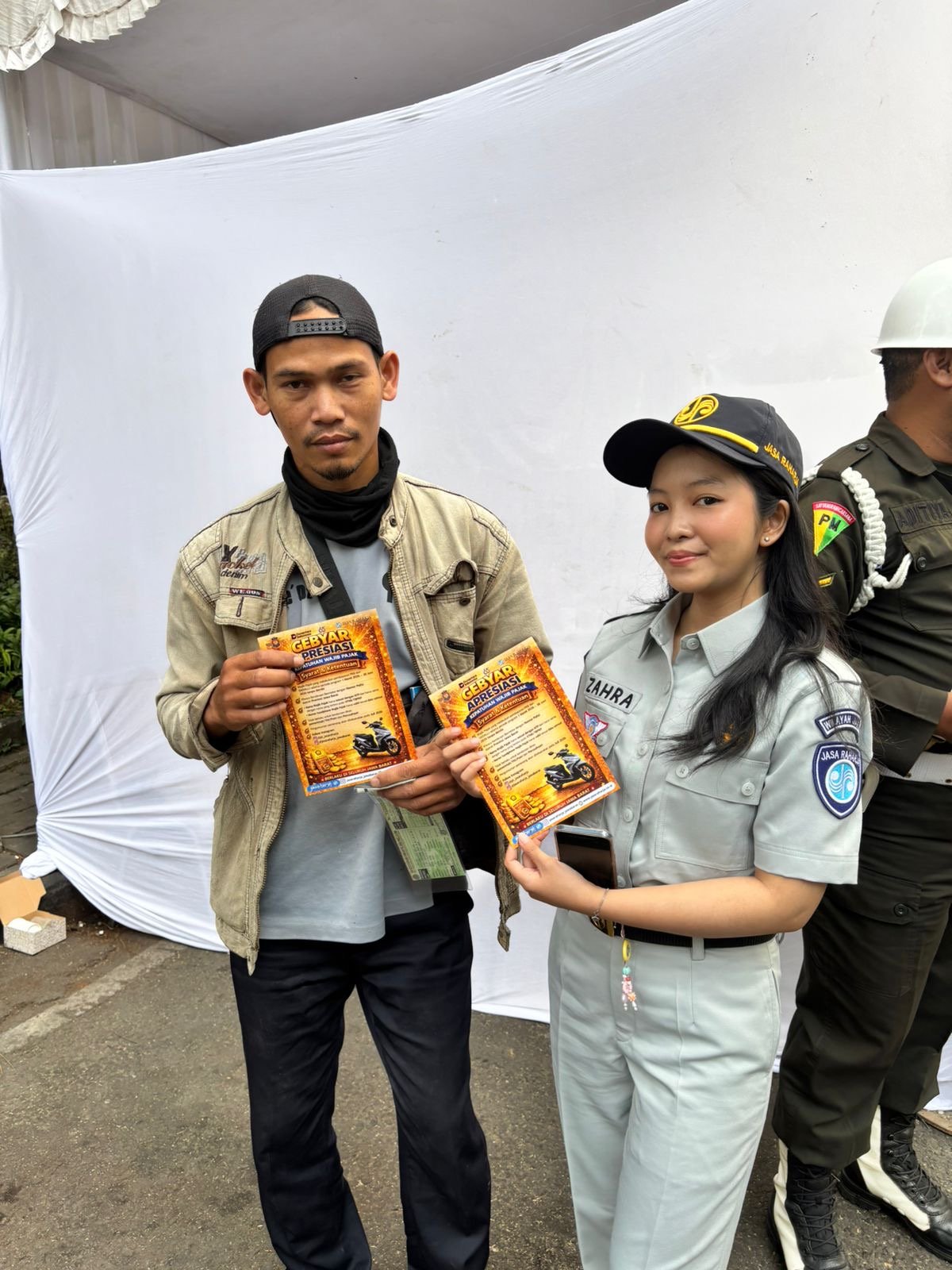Perkuat Kolaborasi, Jasa Raharja Bandung Bersama Tim Pembina Samsat Padjajaran Lakukan Pemeriksaan PKB dan SWDKLLJ di Jalan Raya