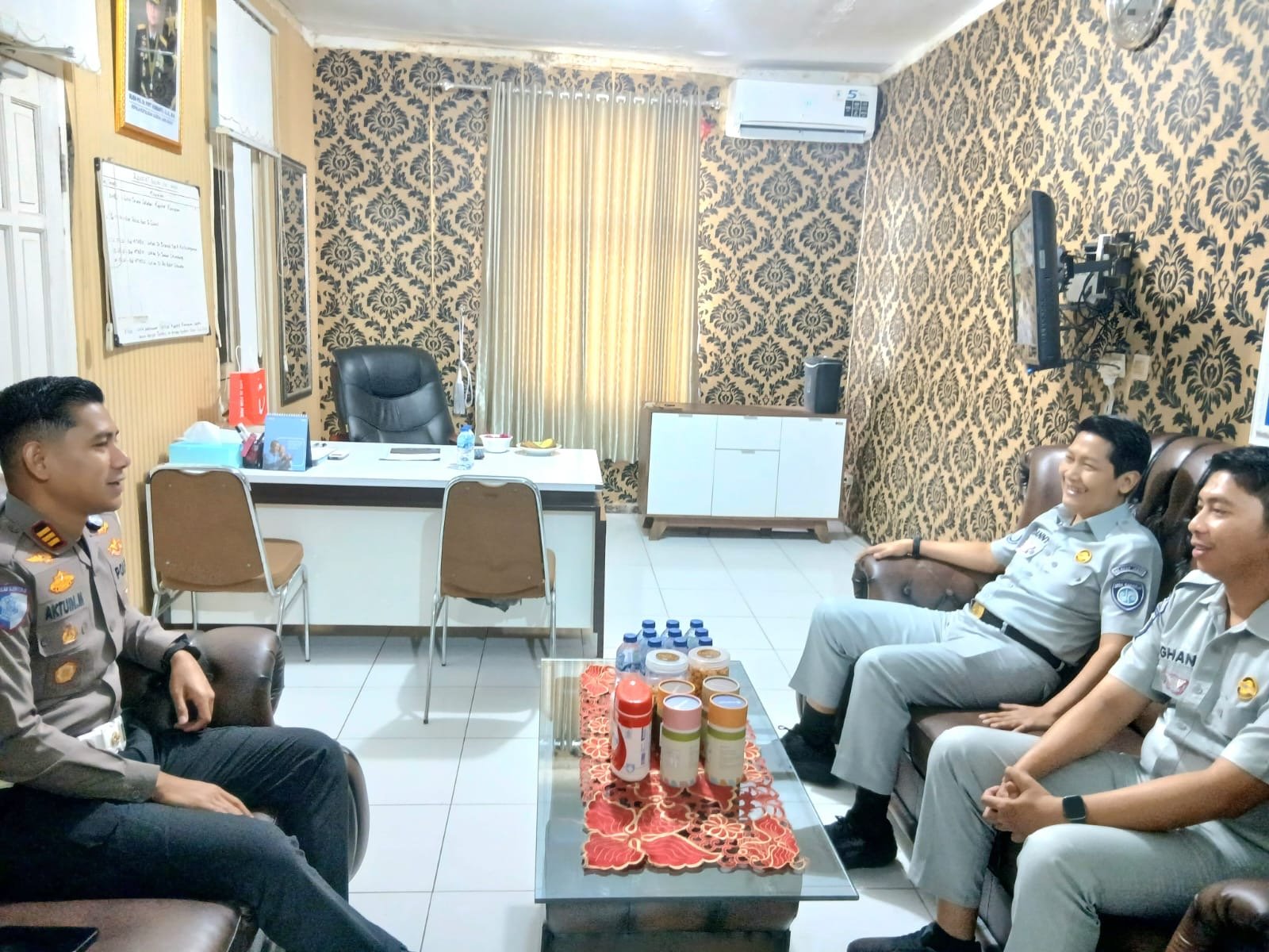Perkuat Layanan dan Pencegahan Kecelakaan, PT Jasa Raharja (Persero) Cabang Cirebon Jalin Sinergi dengan Kasat Lantas Polres Kuningan