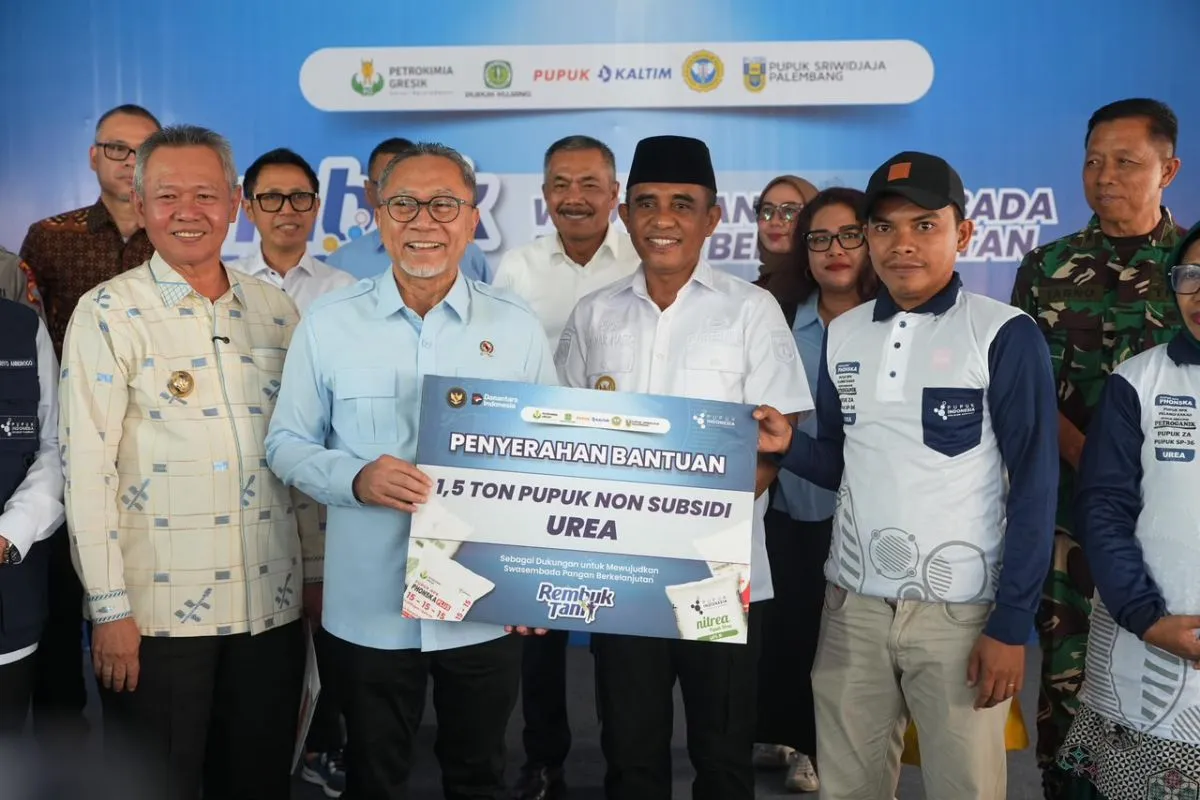Bantu Petani Sulteng, Menko Pangan Salurkan 3 Ton Pupuk Gratis