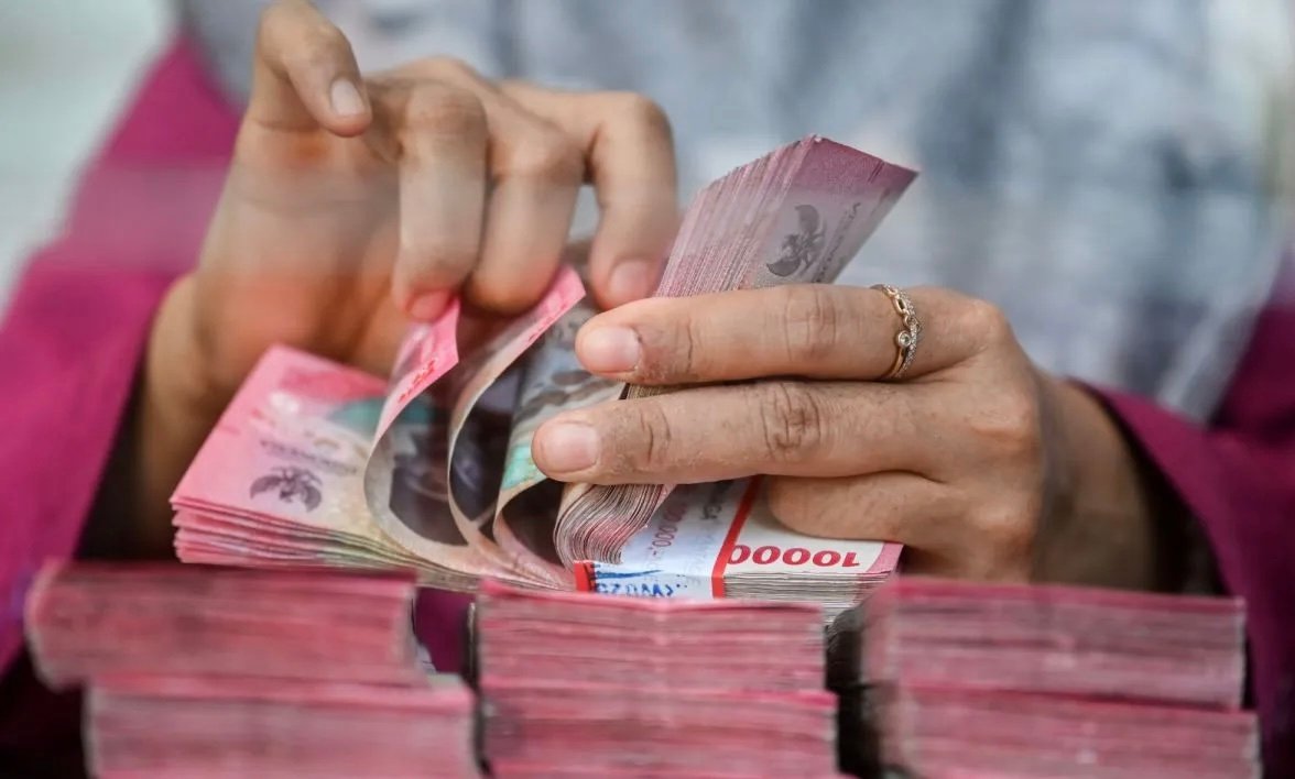 Rupiah Tertekan Akibat Harga Minyak Dunia Masih Tinggi, Ini Dampaknya