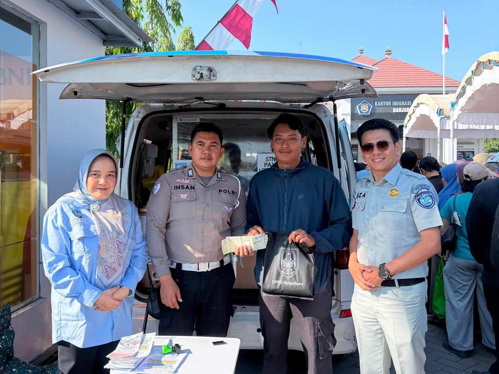 Dekatkan Pelayanan, Tim Pembina Samsat Banjarbaru Hadir di Imigrasi untuk Rakyat