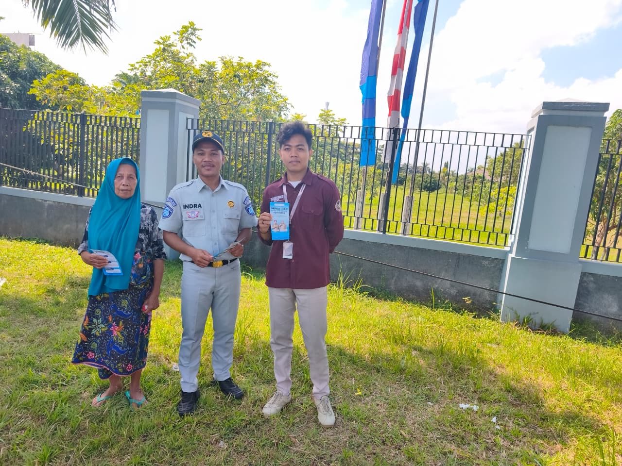 Jasa Raharja NTB Gencarkan Sosialisasi Pemutihan melalui Pembagian Flyer di Praya