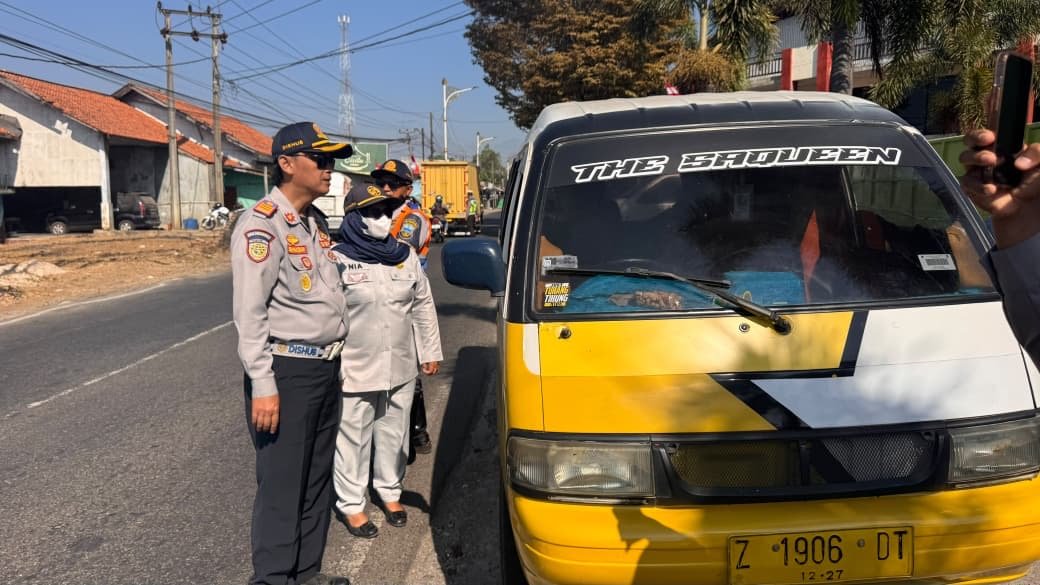 PJ Samsat Garut Bersama Tim Pembina Samsat Kabupaten Garut Laksanakan Operasi Gabungan di Cisitu Padarek