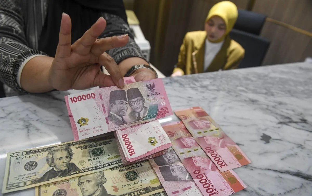 Rupiah Melemah Imbas Respons Negatif Pasar atas Defisit Transaksi Berjalan