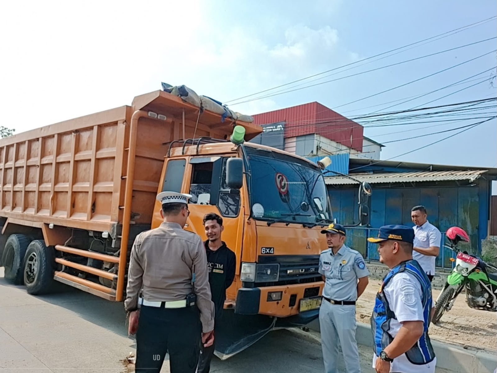 Komitmen Keselamatan Transportasi, Jasa Raharja Bersama Dishub dan Kamsel Polres Cilegon Tertibkan Truk Parkir Sembarangan di Jalan Lingkar Selatan