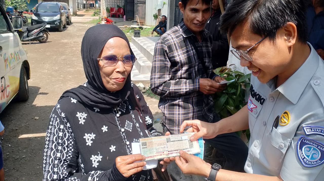 Jasa Raharja Sosialisasikan Program Keringanan PKB dan BBNKB di Samsat Keliling Sumber Jaya