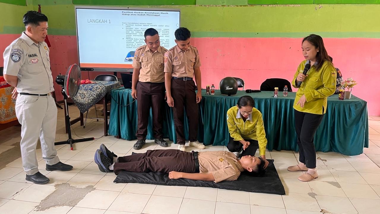 Jasa Raharja Kalteng Bekali Pelajar SMKN 1 Kuala Kurun dengan Pelatihan PPGD Jasa Raharja Kalteng Bekali Pelajar SMKN 1 Kuala Kurun dengan Pelatihan PPGD