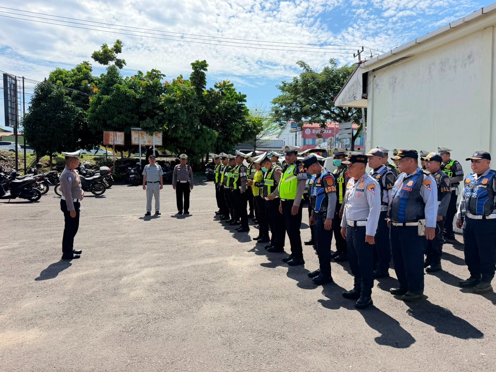 Jasa Raharja Sumbar Bersama Satlantas Polresta Padang dan Dishub Tertibkan Kendaraan di By Pass Kuranji