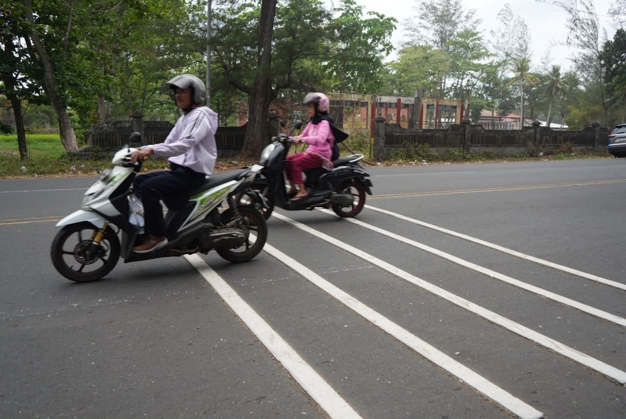PT Jasa Raharja (Persero) Kanwil Bengkulu Serahkan Bantuan TJSL Berupa Pita Kejut Sebanyak 5 Titik di Sepanjang Jalan Pariwisata