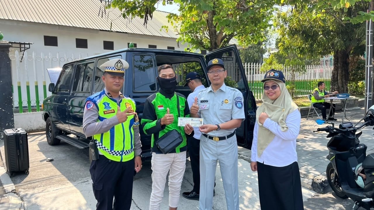 Jasa Raharja Hadir di Jalan Sudibyo Wates, Edukasi Tertib Berlalu Lintas dan Manfaatkan Program Bebas Denda