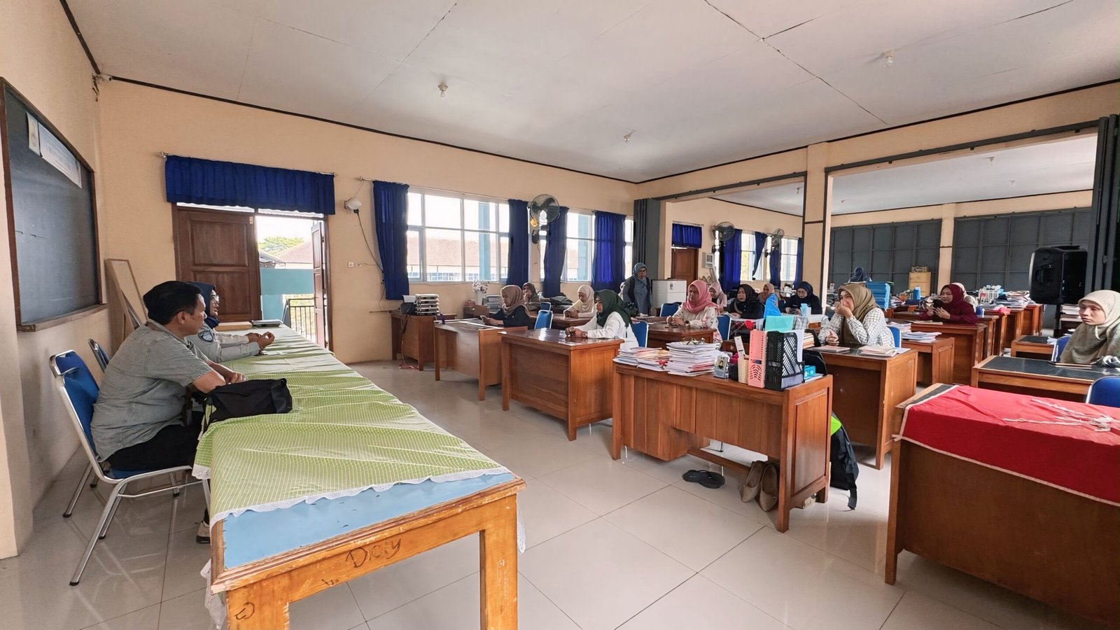 PJ Samsat Garut Laksanakan Kegiatan Pengajaran Peduli Keselamatan Lalu Lintas (PPKL) di SMAN 10 Kabupaten Garut